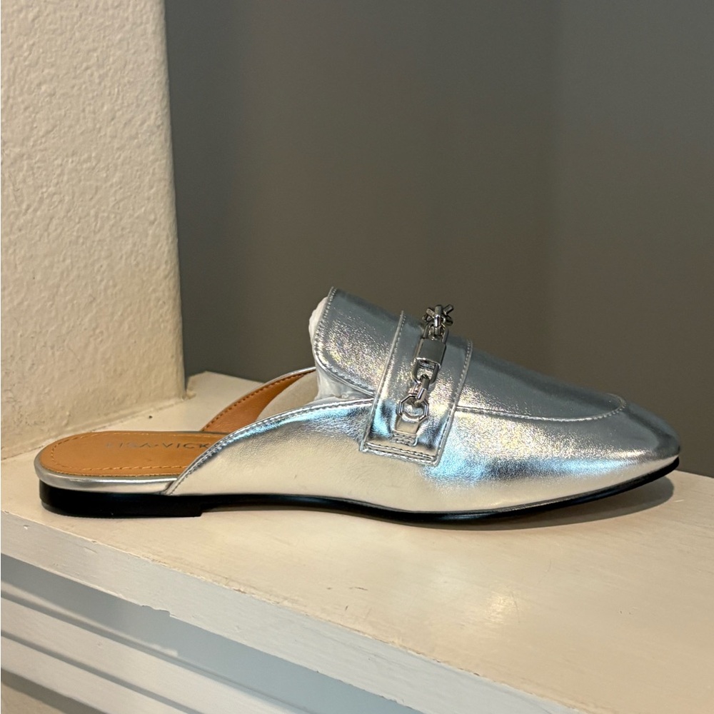 NEW- Lisa Vicky Women’s Size 5M EFFECT-V Silver Metallic Mules Slip On - Picture 5 of 10